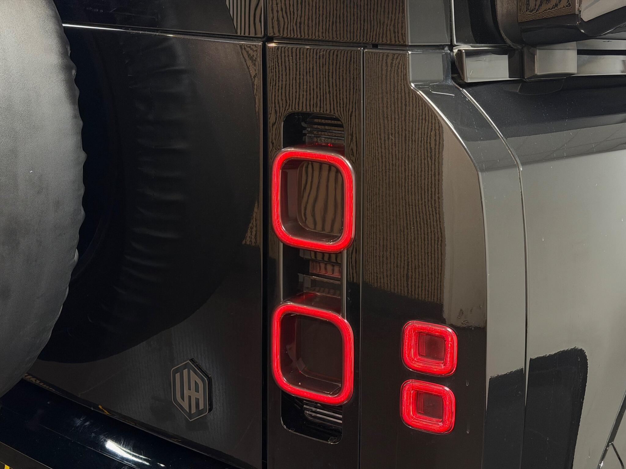 Land Rover Defender 110